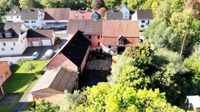 Großer Resthof mit 2 Fam.Haus, Stallungen, Scheune, Garagen & ca. 2.300m² Grundstk., Wiese auf Pacht