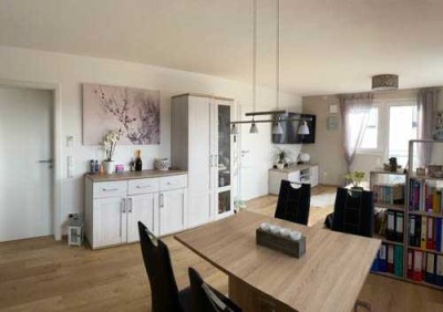 Schöne kleine 3- Zimmer-Wohnung mit Balkon und schöner Aussicht