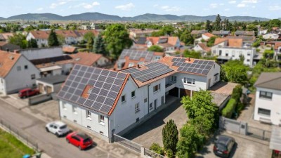 ++ Großzügiges und helles 2-Familienhaus mit Hof, Garagen & Garten in ruhiger Wohnlage ! ++