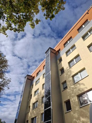 Schicke 4 - Raumwohnung mit neu sanierten Bad und Aufzug zu vermieten!