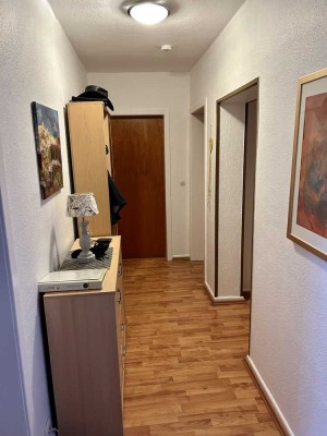 Helle Wohnung im gepflegtem Mehrfamilienhaus