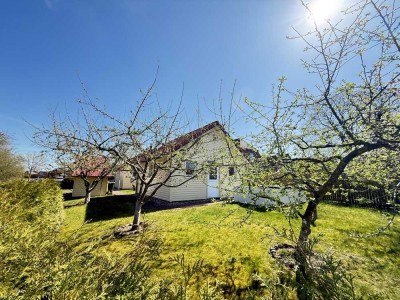 Provisionsfrei: Neuwertiges Holzhaus mit eigenem Garten zu vermieten