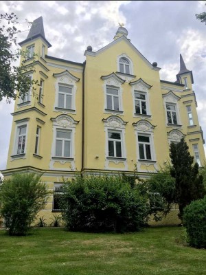 Exklusive Villa-Wohnung mit historischem Charme und Blick auf die Donau