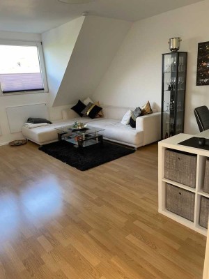 Helle, gepflegte Dachgeschosswohnung mit moderner   ner Küche
