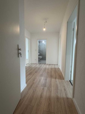 Kernsanierte 2-Zimmer Dachgeschosswohnung in Duisburg-Untermeiderich