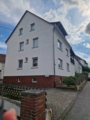 Schönes freistehendes 7-Zimmer-Haus mit 2 Nebengebäuden und Garagen in Hohenstein