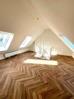 Erstbezug 2-Zimmerwohnung im Dreifamilienhaus nach Kernsanierung - Vis-á-vis Unischloss