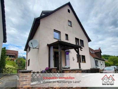 Preiswertes Zweifamilienhaus in Simmelsdorf/Hüttenbach mit Garten und Nebengebäuden