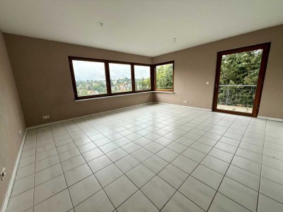 � Helle 2-Zimmer-Wohnung mit Weitblick  Balkon und EBK in Pforzheim