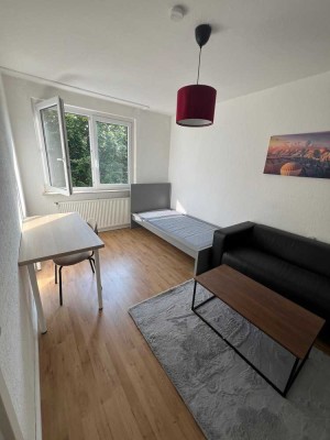 möbliertes WG-Zimmer für Studentinnen und Azubis