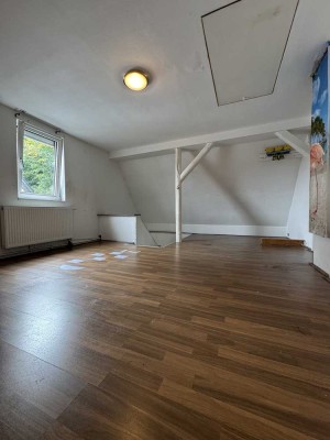 Platz für Ideen: Freistehendes Haus mit Terrasse – perfekt für Selbermacher