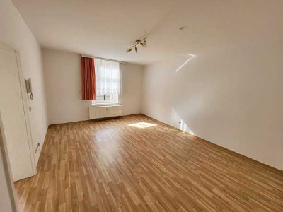 Günstige zentrumsnahe 2-Raum-Wohnung mit EBK + Lift