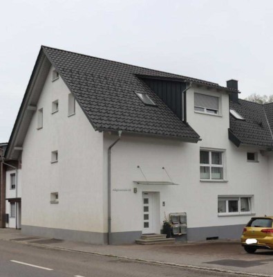 Mehrfamilienhaus: mit 3 Wohneinheiten und einer solider Rendite