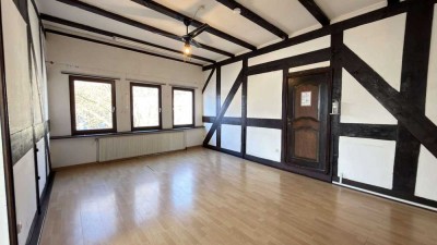 Charmante 2,5-Zimmer-Dachgeschosswohnung in Hattingens Altstadt mit hohen Decken und Komfort