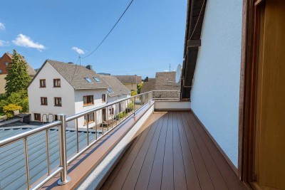 Provisionsfreies Zweifamilienhaus mit umwandelbarer Gewerbefläche und viel Potential