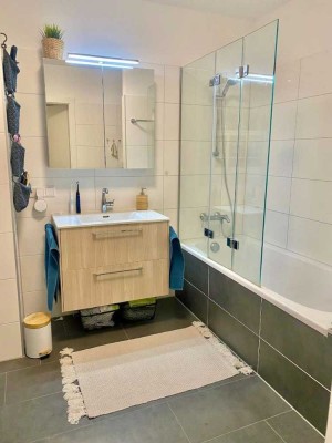 Stilvolle, gepflegte 1,5-Raum-Wohnung mit Balkon und EBK in Holzkirchen