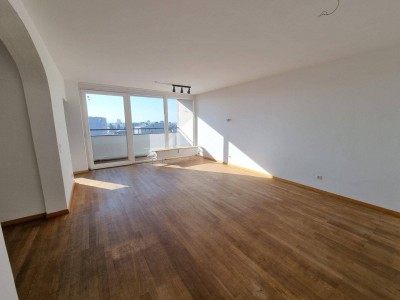 Große 4-Zimmer Wohnung mit Loggia und optionalem Stellplatz