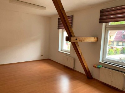 Schöne 3-Zimmer-Wohnung mit Einbauküche und Balkon