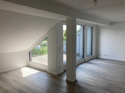 Lichtdurchflutete 3-Raum-Dachgeschosswohnung mit Dachterasse und Gartenblick