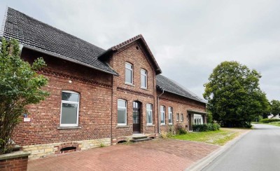 Stilvolle 2,5-Zimmer-Wohnung mit Gartenblick in Gründerzeit-Stil – möbliert, ruhig, charmant