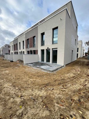 Moderne Neubau-Miet-Reihenmittel und Endhaus in nachhaltigem Gebäude- Ein OCAK Projekt Townhouses