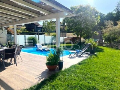 Haushälfte in bezaubernder Lage- kleines Paradies mit Pool und Garten