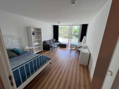 Exklusive, sanierte 1-Raum-Wohnung mit Balkon und Einbauküche in Planegg