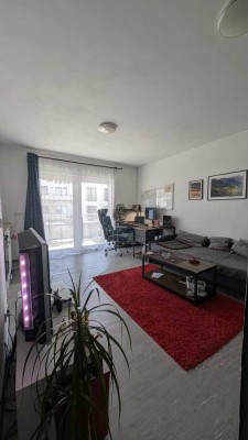 Helles, modernes Studio mit großem Balkon, zentral und ruhig. Einbauküche zu verkaufen.