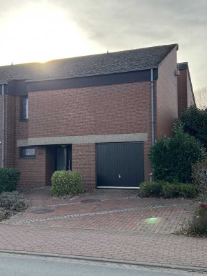 Doppelhaus Hälfte in top Lage frisch renoviert, mit eigenem Garten und Terrasse