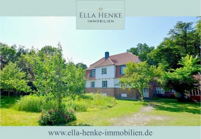 Wunderschöne, große Landhaus-Villa auf 2.000m² idyllischem Grundstück mit Bachlauf.