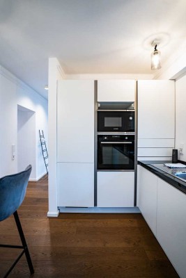 Exklusiv Möblierte 2-Zimmer-Wohnung mit Whirlpool & Terrasse – All-Inclusive – zentral in Wiesbaden