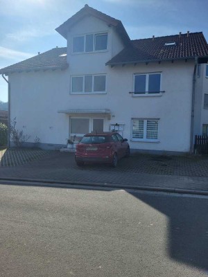 Schöne und gepflegte 3-Zimmer-Souterrain-Wohnung in Engelstadt