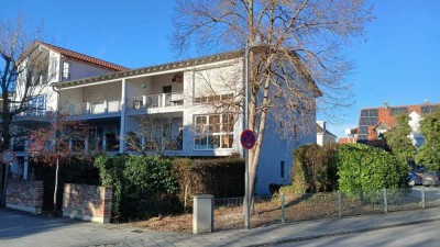 Helle, attraktive 3 ZKB Wohnung mit Terrasse und Einbauküche in Meitingen