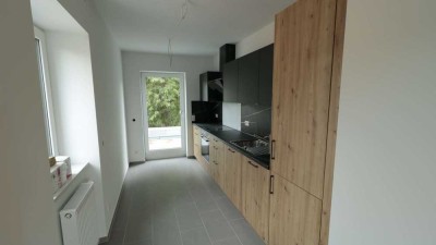 2 Zimmerwohnung, 1. OG in Kernsanierter Villa inkl. Stellpl. und Küche
