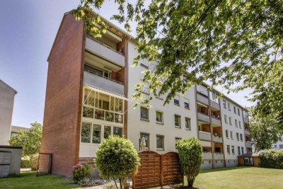 Bremen-Huchting/Sodenmattsee: Gut geschnittene 3-Zimmer-ETW im 1.OG mit verglaster Loggia und Keller