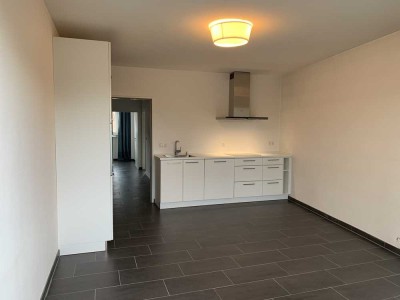 Helle, modernisierte 3-Zimmer-Wohnung mit Balkon und EBK auf der Fußgängerzone in Bonn-Duisdorf