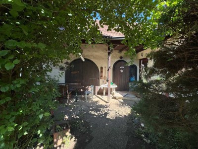 Charmante DHH mit großem Garten – ein Juwel im Dornröschenschlaf in bester Lage in Freiburg