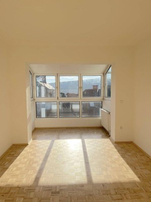 Neu Renoviert: Sonnige und sehr ruhige 2-Zimmer mit Wintergarten