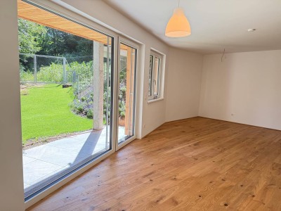 Wohnen am Schlosspark: Neubau 3-Zimmer Wohnung mit Garten