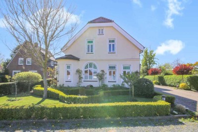 Schönes EFH, ca. 305 m² mit Doppelgarage, Garten und zwei Terrassen im Küstenbadeort Hooksiel