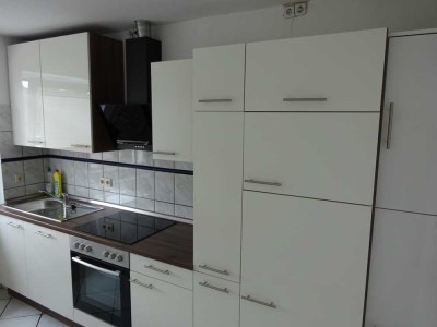 Helle Dachgeschoss-Wohnung mit Balkon und Garage in Stolberg-Büsbach (Rheinland)