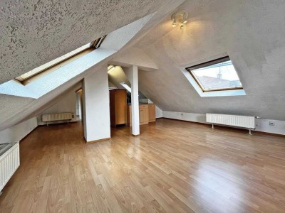 Gemütliche 3 Zimmer im Dachgeschoss - optimaler Grundriss - inkl. gepflegtem Bad & EBK