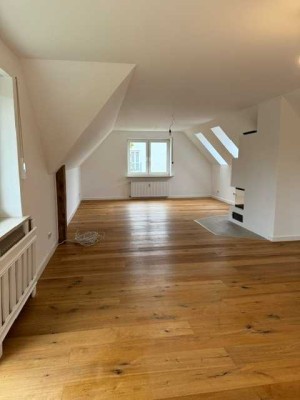 Geschmackvolle 4,5-Zimmer-Maisonette-Wohnung mit gehobener Innenausstattung mit EBK in Petershausen