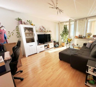 Helle 2 Zimmer-Balkon-Wohnung mit EBK und Fahrstuhl in sehr zentraler Lage!