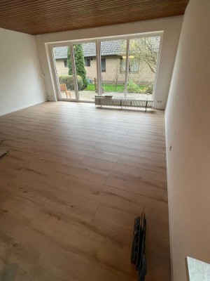 Neu renoviert - Attraktive 6-Zimmer-Wohnung im EG in Krukow mit großem Garten