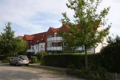 Helle 2-Raum-Wohnung mit EBK, Balkon und Stellplatz