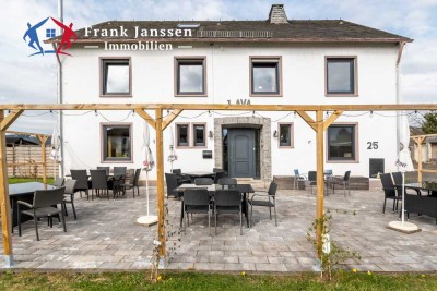 Freistehendes Wohnhaus in Manderscheid - ehemalige Gaststätte - mit Biergarten