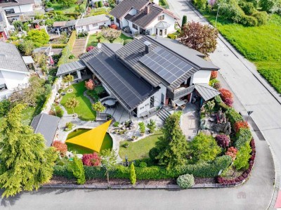 Großzügiges Einfamilienhaus mit Garten und 2 Einliegerwohnungen