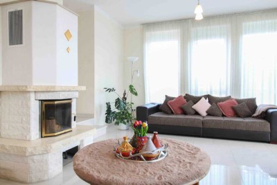 Modernes Einfamilienhaus mit Garten, hochwertiger Ausstattung und vielseitigem Raumangebot