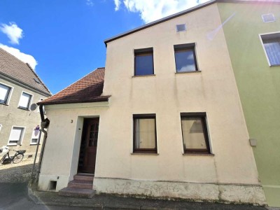 Kleines Einfamilienhaus mit Hof in zentraler Lage